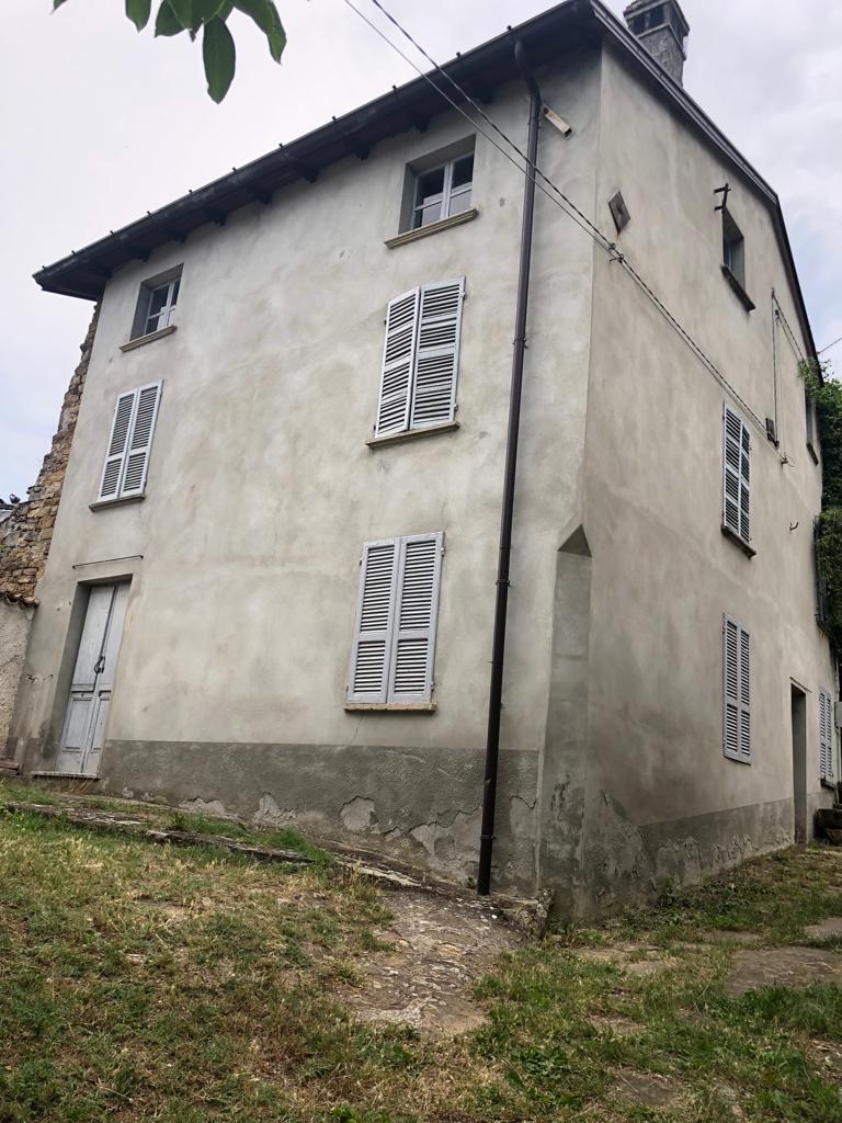 GROPPARELLO. Casa con rustico e giardino